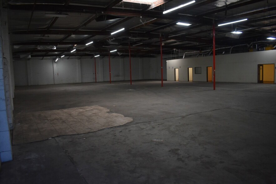 More Photos Of 2416 E 16th St, Los Angeles Manufacturing For Lease