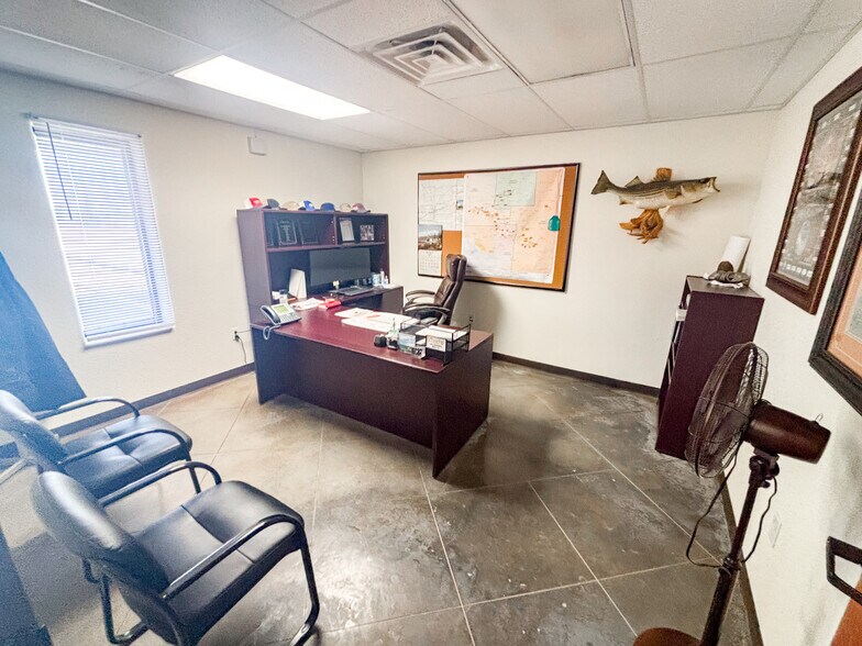 More Photos Of 9218 S Service Rd, Big Spring Office For Sale