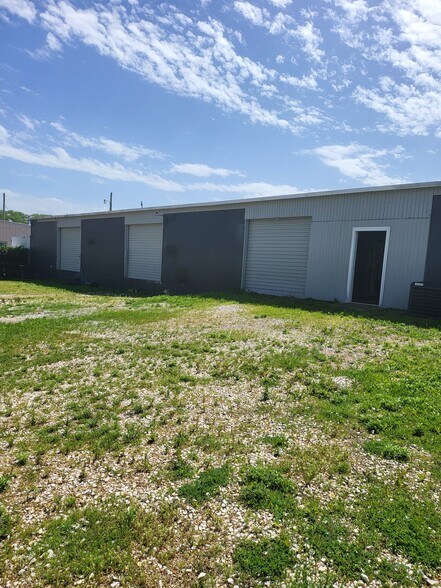 More Photos Of 4852 Vicksburg St, Dallas Warehouse For Lease