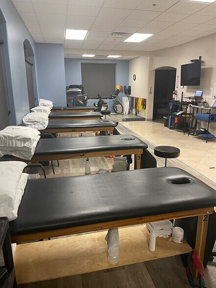 More Photos Of 2815 S Main St, Corona Medical For Lease