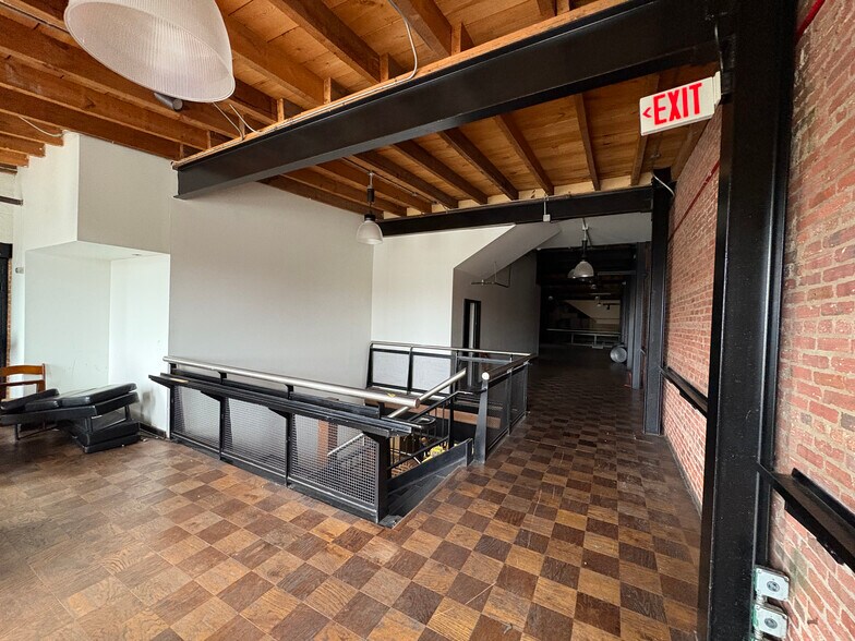 More Photos Of 316-318 Guilford Ave, Baltimore Bar For Sale