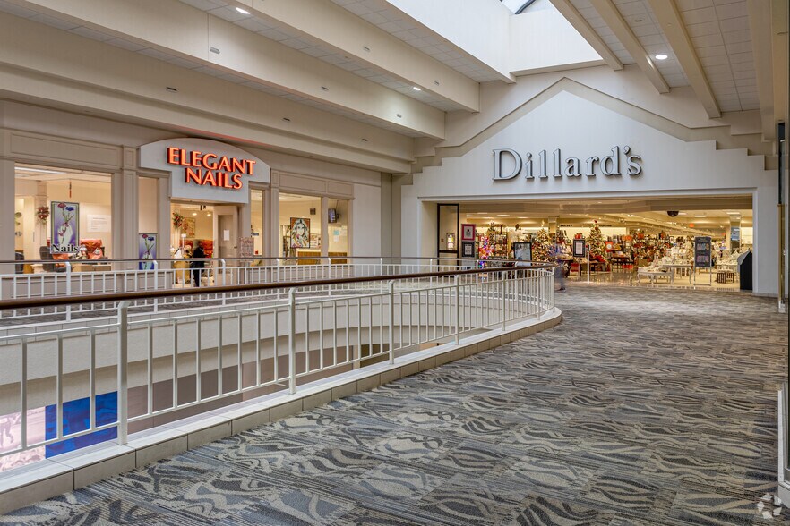 More Photos Of 1801 SW Wanamaker Rd, Topeka Unknown For Lease