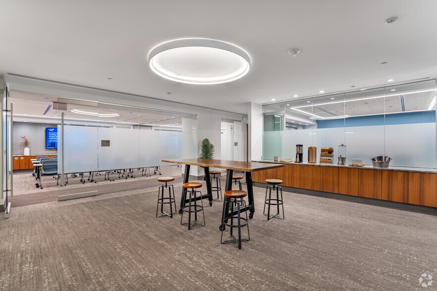 More Photos Of 2461 Eisenhower Ave, Alexandria Office For Lease