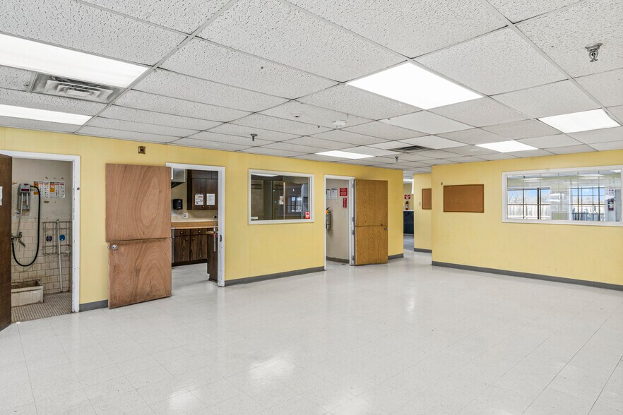 More Photos Of 211 Edds Ln, Sterling Schools For Sale