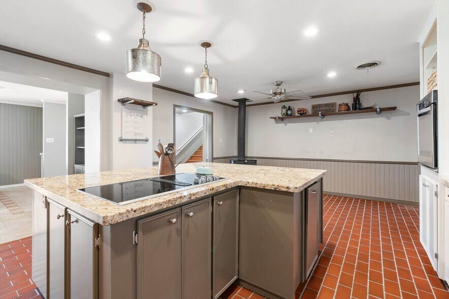 More Photos Of 2355 Jackson League Cir, Brenham Lodge Meeting Hall For Sale