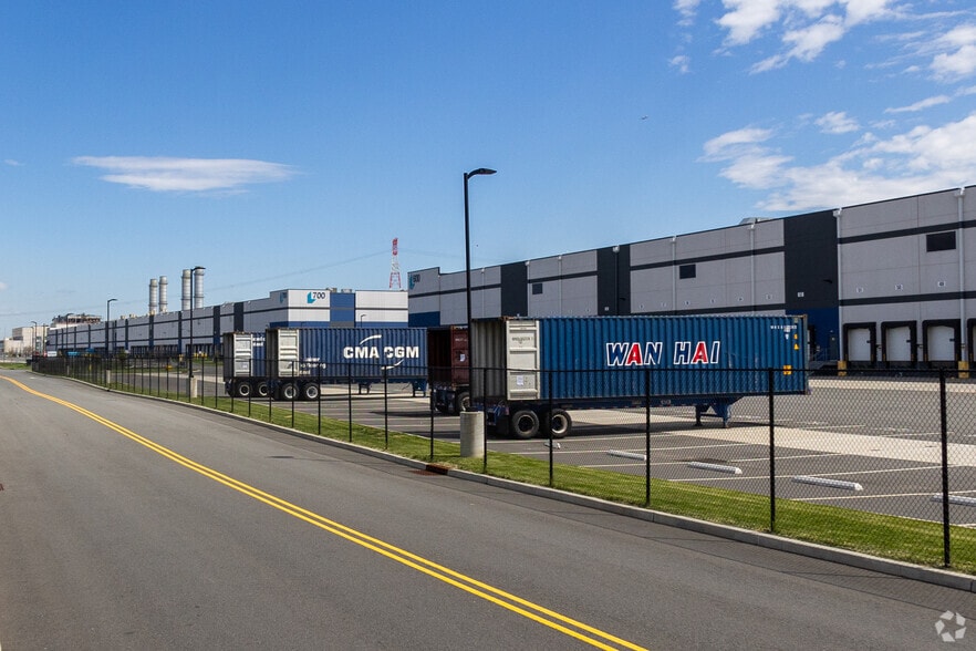 More Photos Of 700 Linden Logistics Way, Linden Distribution For Lease