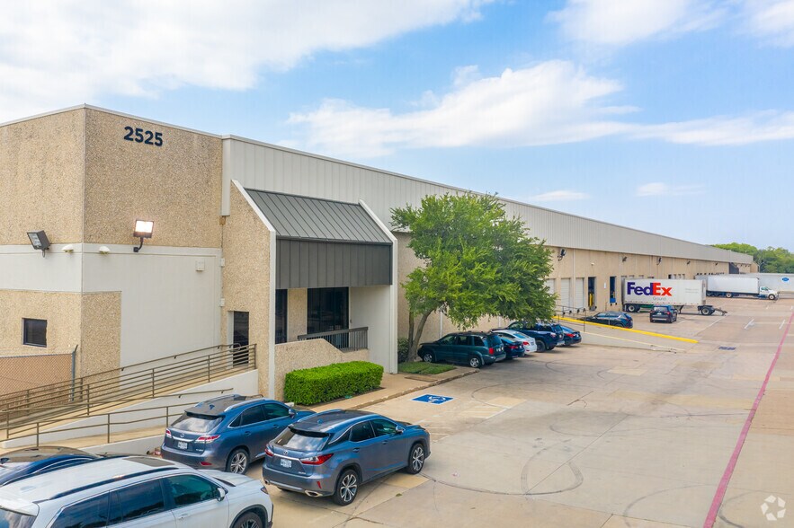 More Photos Of 2525 S Shiloh Rd, Garland Warehouse For Lease
