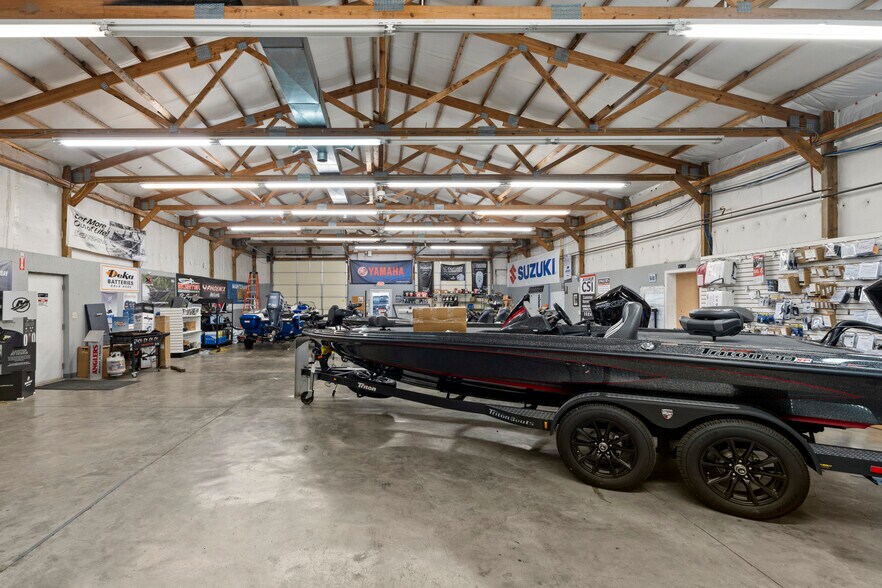 More Photos Of 4510 N Preston Hwy, Shepherdsville Showroom For Sale