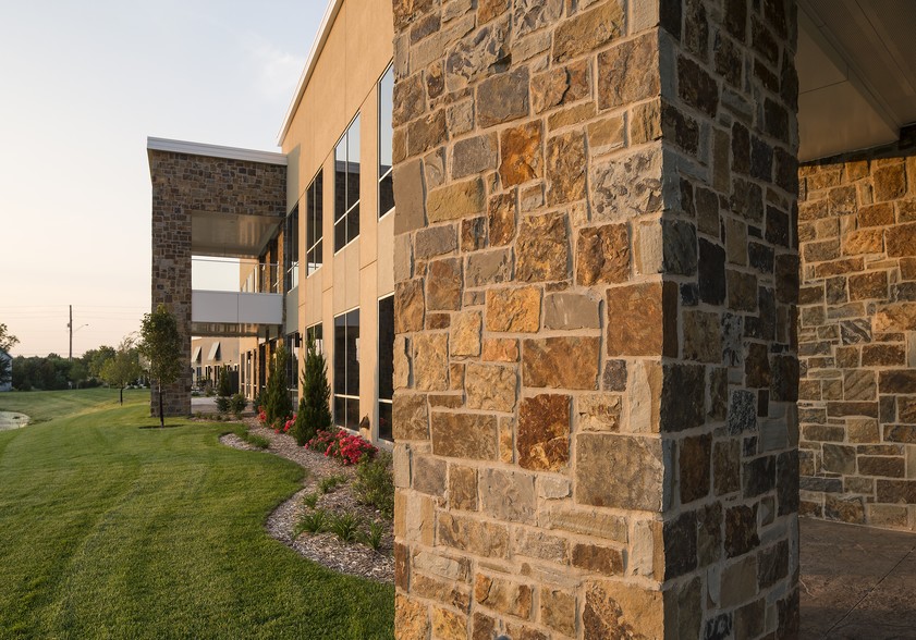 More Photos Of 10111 E 21st St N, Wichita Medical For Lease