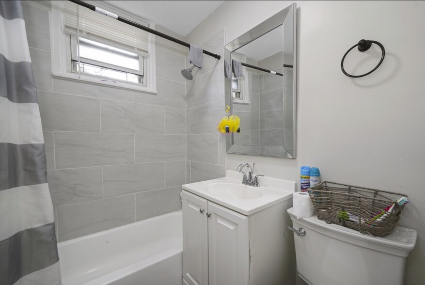 More Photos Of 4401-4407 W Iowa St, Chicago Apartments For Sale