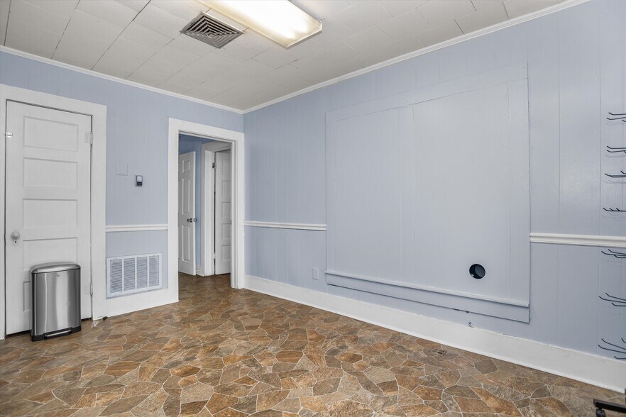 More Photos Of 1009 E Denman Ave, Lufkin General Retail For Sale