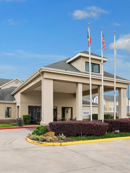 More Photos Of 1340 N Sam Houston Pky E, Houston Hotel For Sale