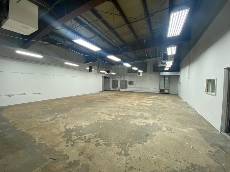 More Photos Of 5301 E Princess Anne Rd, Norfolk Flex For Lease