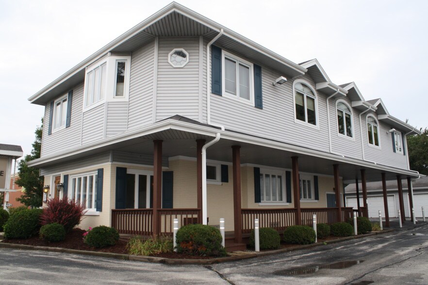 More Photos Of 6110 N Port Washington Rd, Milwaukee Office For Lease