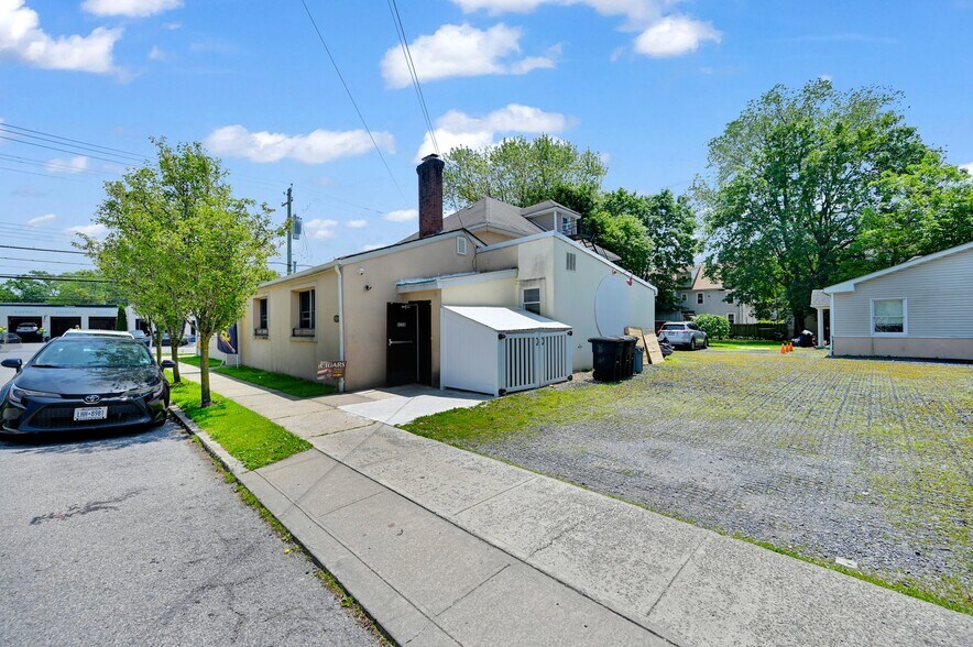 More Photos Of , Mamaroneck Unknown For Sale