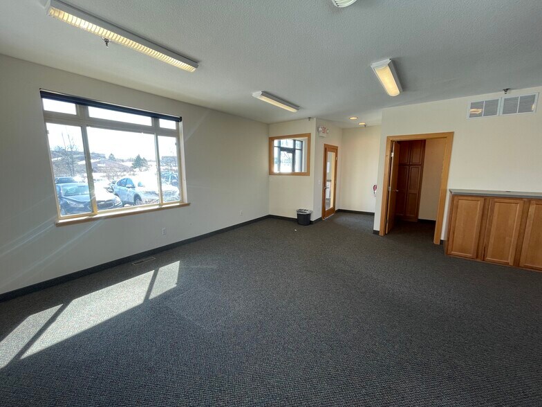 More Photos Of 13951-13959 W Preserve Blvd, Burnsville Loft Creative Space For Lease