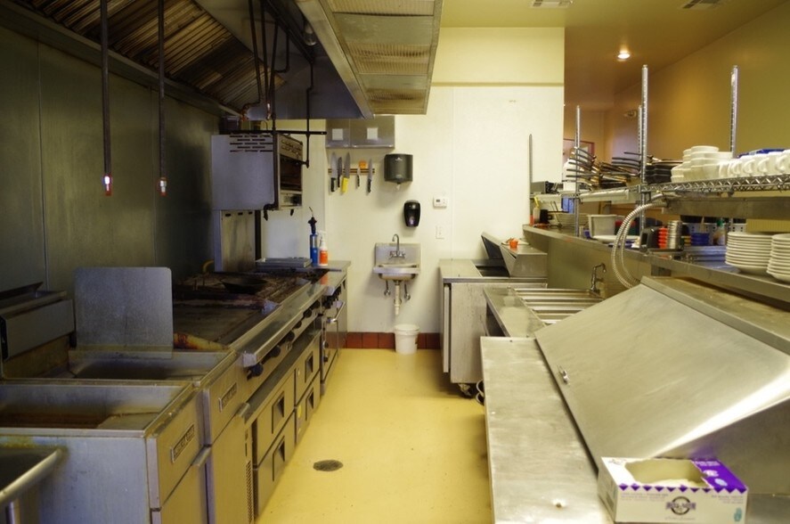 More Photos Of 105 Willis St, Leander Restaurant For Lease