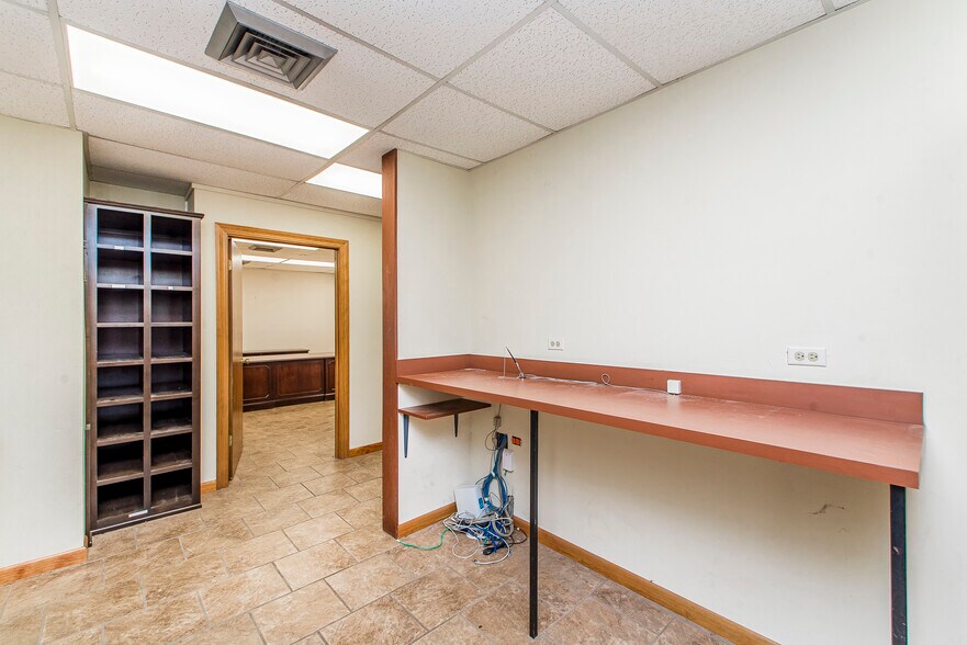 More Photos Of 724 Avenue F, Bogalusa Office For Sale