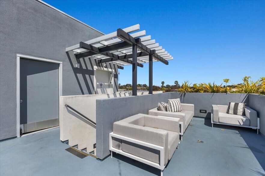 More Photos Of 930-932 Manhattan Beach Blvd, Manhattan Beach Office Residential For Sale