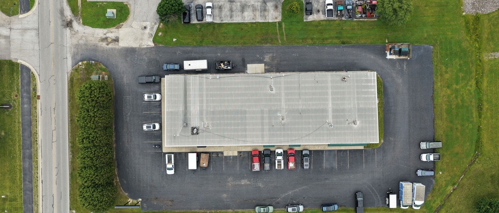 More Photos Of 171 Commerce Dr, Franklin Warehouse For Lease