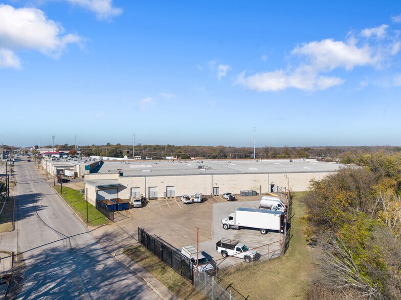 More Photos Of 5305 Midway Rd, Haltom City Distribution For Sale