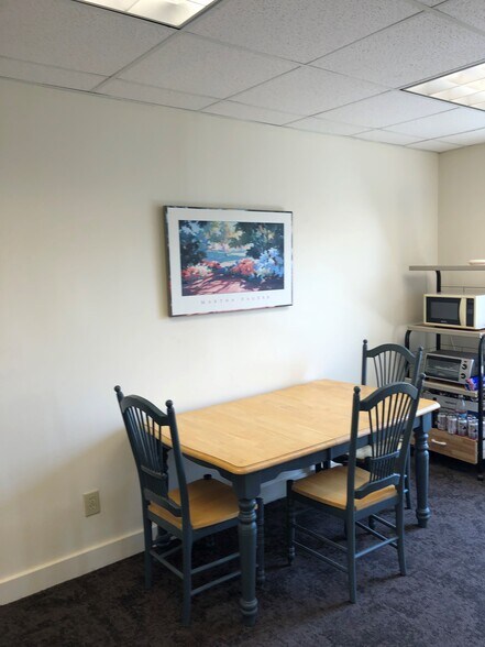 More Photos Of 17 Elk St, Albany Office For Lease