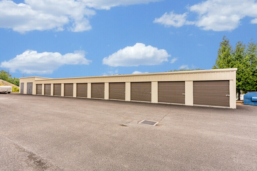 More Photos Of 2050 Winners Dr, Fairmont Auto Repair For Sale