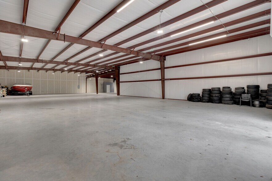 More Photos Of 11930 Bammel North Houston Rd, Houston Warehouse For Lease