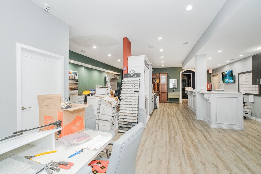 More Photos Of 1944-1952 Richmond Terrace, Staten Island Showroom For Lease