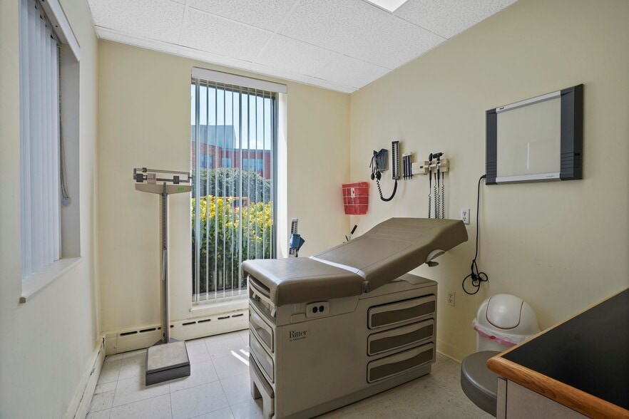 More Photos Of 72-41 Grand Ave, Flushing Medical For Lease