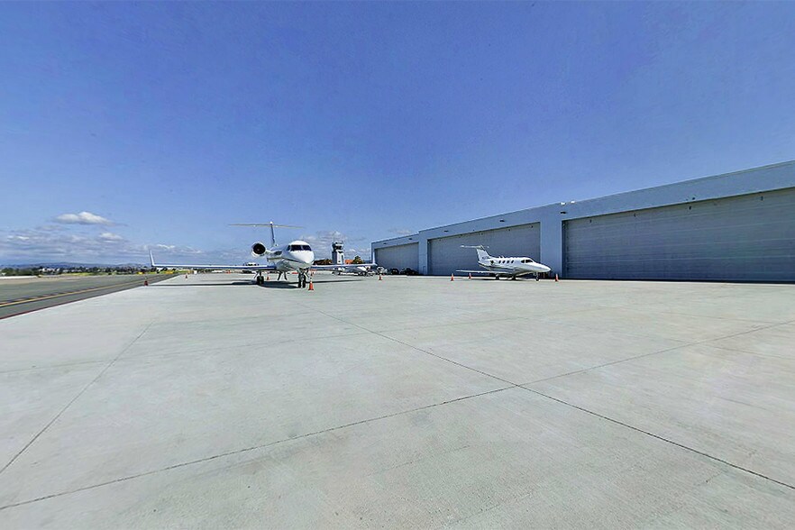 More Photos Of 2100 Palomar Airport Rd, Carlsbad Airplane Hangar For Sale