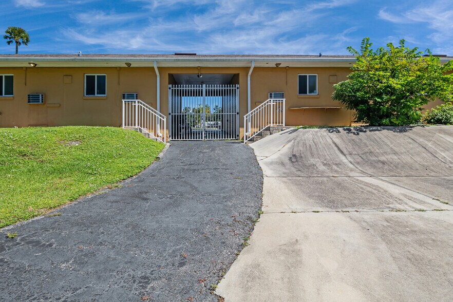 More Photos Of 640 S Ridgewood Ave, Daytona Beach Hotel For Sale