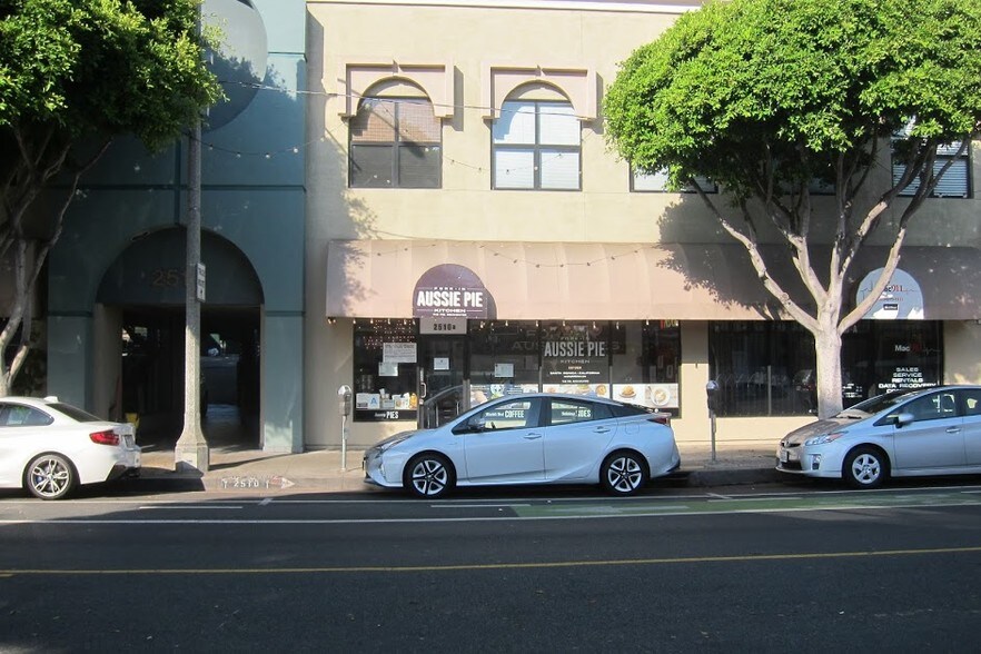 More Photos Of 2510 Main St, Santa Monica General Retail For Sale