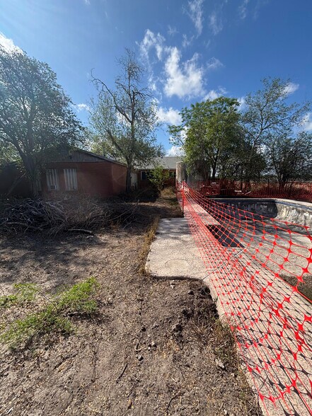 More Photos Of 369 Edith Dr, Alice Office For Sale