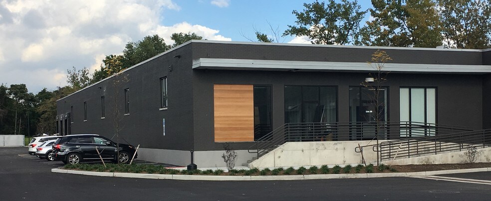 Primary Photo Of 195 North St, Teterboro Warehouse For Lease