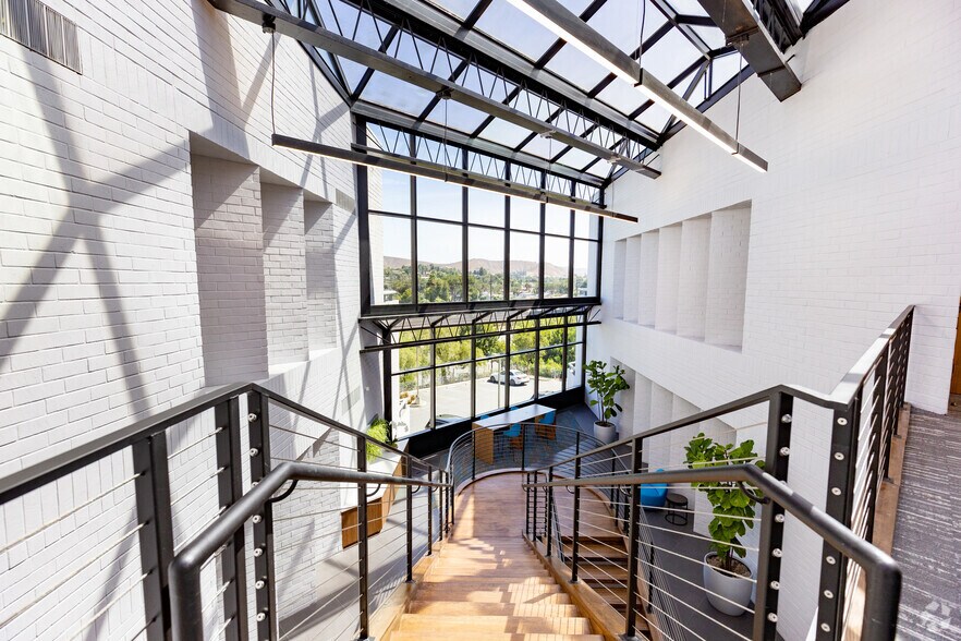 More Photos Of 30851 Agoura Rd, Agoura Hills Loft Creative Space For Lease