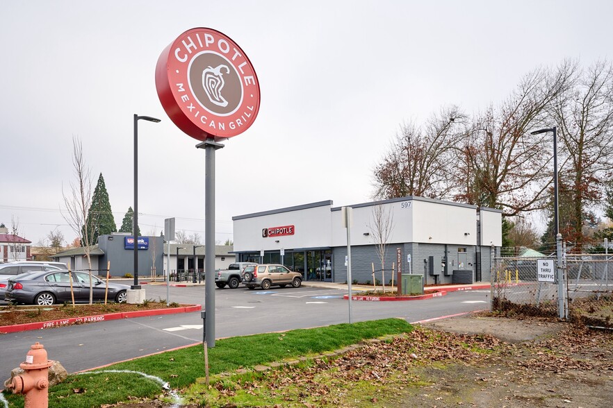 Primary Photo Of 597 SW 1st Ave, Canby Fast Food For Sale