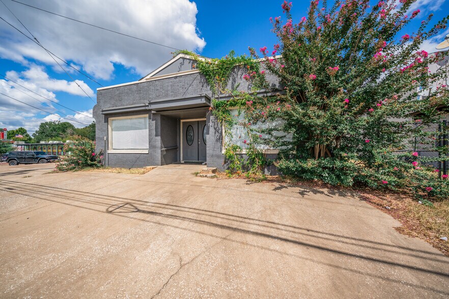 More Photos Of 1505 E Marshall Ave, Longview Medical For Sale