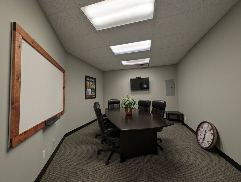 More Photos Of 401 S Earl Ave, Lafayette Office For Sale