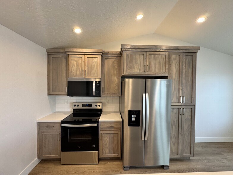 More Photos Of 1800 7th Ave N, Payette Apartments For Sale