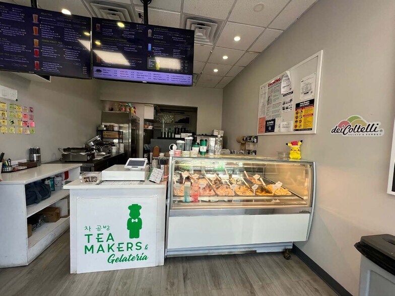 More Photos Of 3189 Steinway St, Astoria Storefront Retail Office For Lease