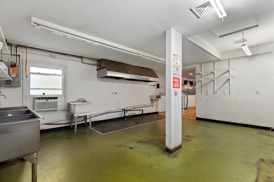 More Photos Of , Bloomingdale General Retail For Sale