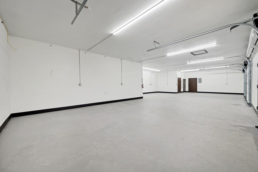 More Photos Of 11204 Bluff Bend Dr, Austin Light Manufacturing For Lease