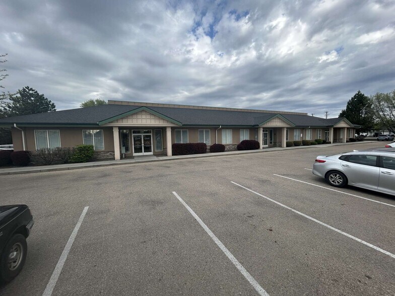 More Photos Of 609-621 N Midland Blvd, Nampa Office For Sale