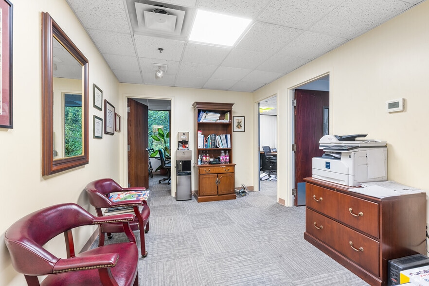 More Photos Of 609 W Johnson Ave, Cheshire Medical For Lease