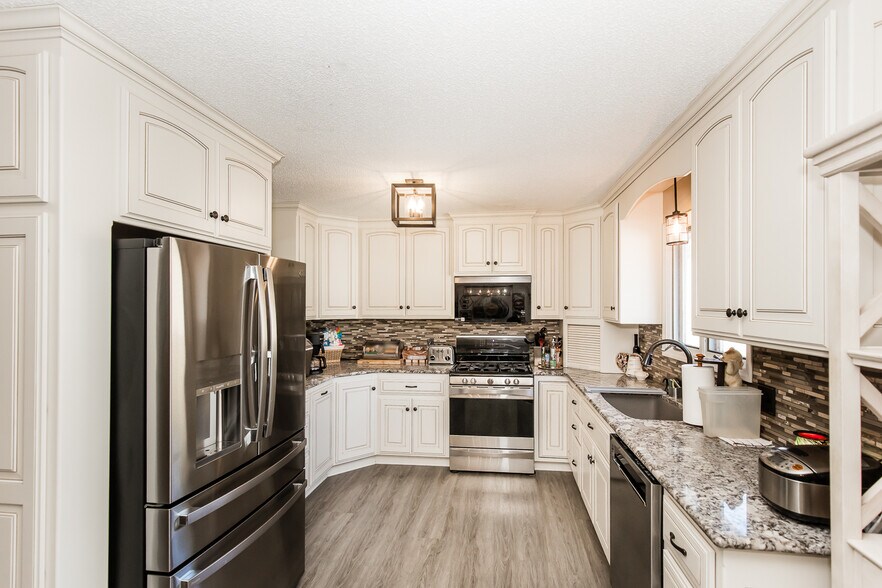 More Photos Of 12344 Kennel Dr, Junction City Specialty For Sale