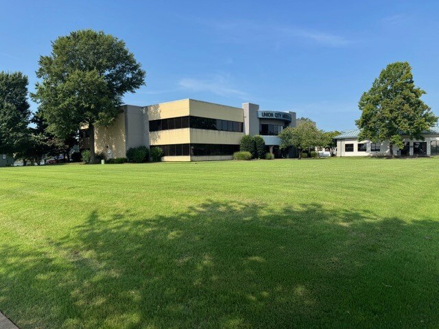 More Photos Of 1720 E Reelfoot Ave, Union City Office For Lease