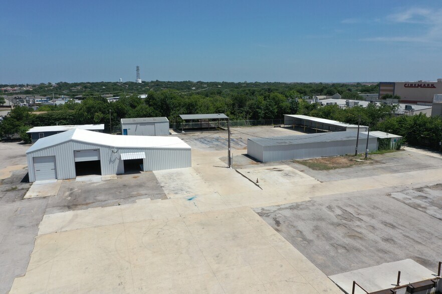 More Photos Of 1605 Century St, Pflugerville Manufacturing For Lease