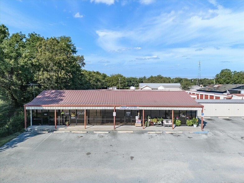 More Photos Of 300 S State Highway 101, Chico General Retail For Sale