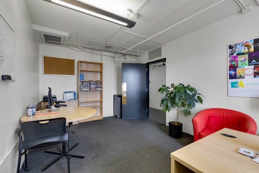 More Photos Of 525 Rue Sherbrooke E, Montréal Office For Sale